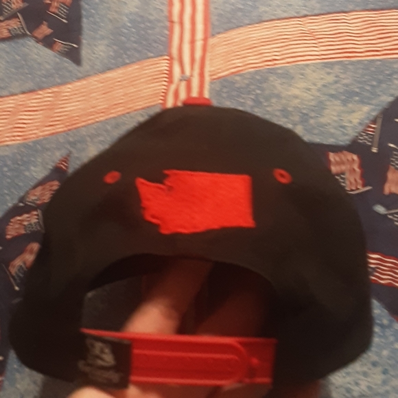 Black&Red Grizzly Lids Washington Hat One Size Fits All - Picture 2 of 2